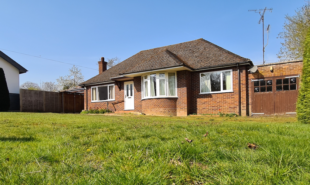 3 bedroom detached bungalow for sale in Purley Lane, Reading, Berkshire