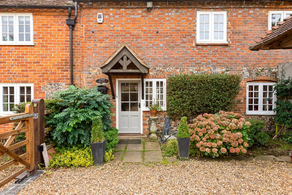3 bedroom character property for sale in Plough Cottage, Bix, Henleyon