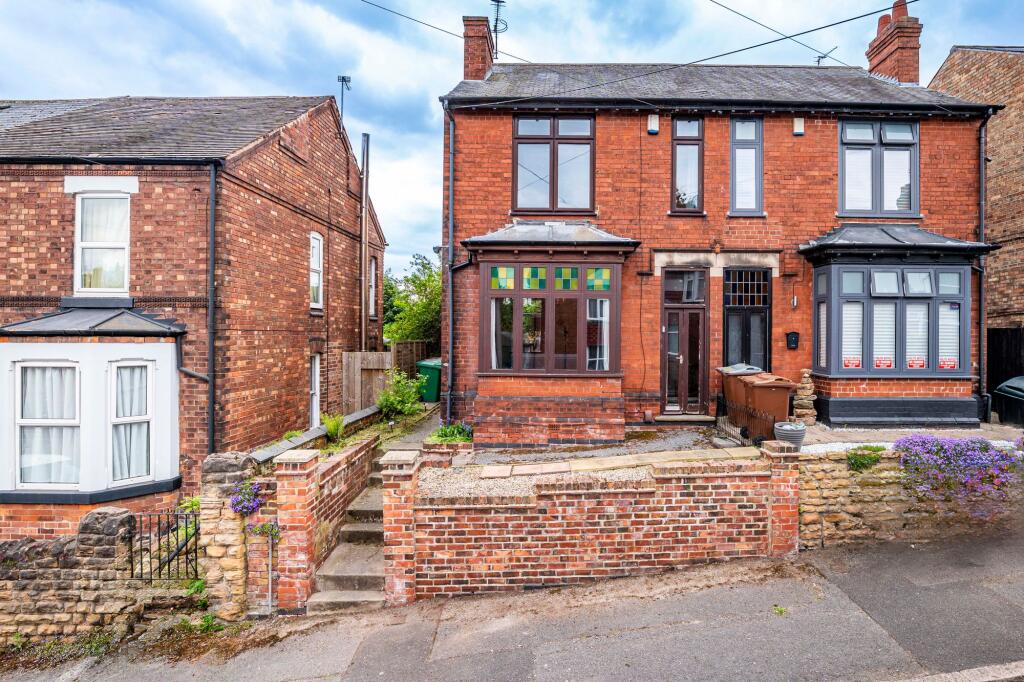 Main image of property: Hendon Rise, Nottingham, NG3