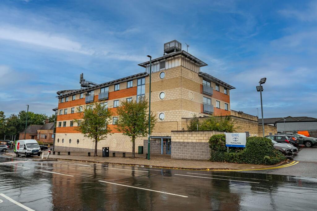 Main image of property: Bar Lane, Commodore Court, NG8