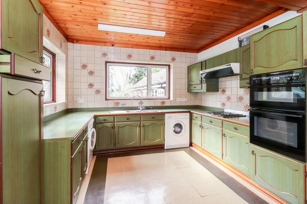 4 bedroom detached house for sale in Lye Green Road, Chesham