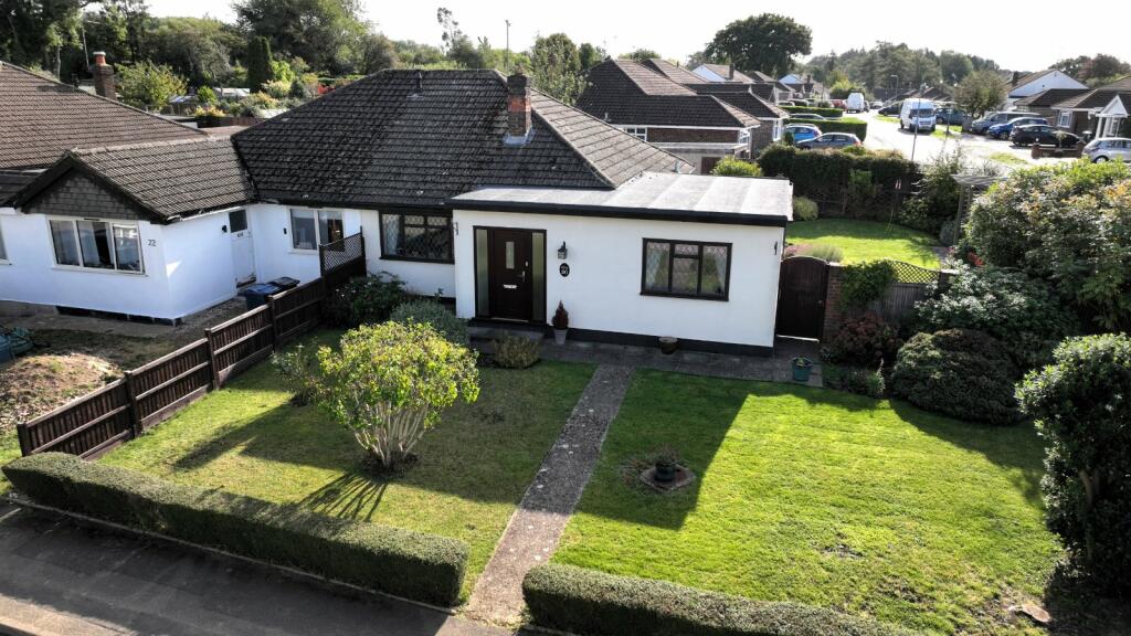 3 bedroom bungalow for sale in Hillcroft Road, Chesham, HP5