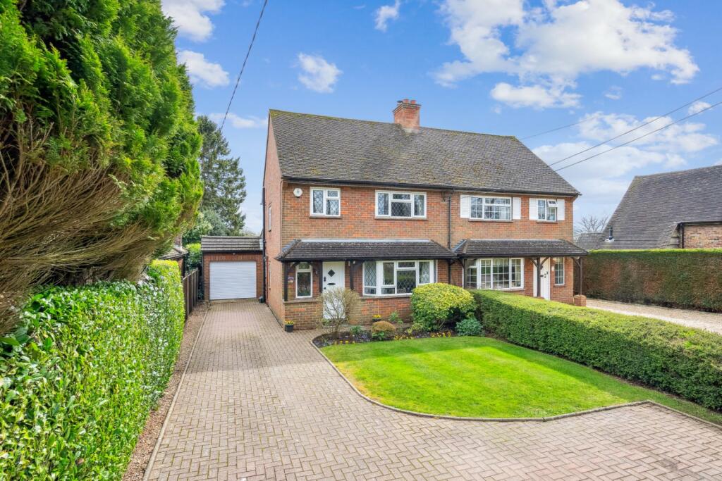 3 bedroom semidetached house for sale in Botley Road, Chesham