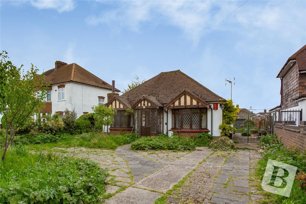 2 bedroom bungalow for sale in Coldharbour Road, Northfleet, Gravesend, Kent, DA11
