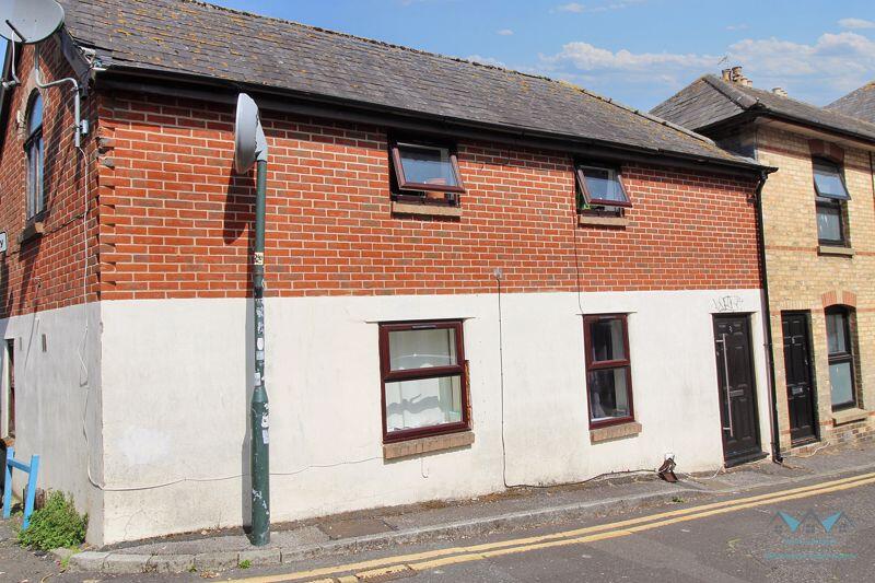 Main image of property: Norwich Road, Bournemouth - Stylish Studio Flat Near Beach & Town Centre 