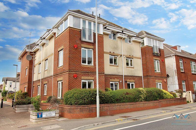Main image of property: 35 Longfleet Road, Poole - Modern 2-Bed first Floor Apartment with En Suite & Parking – Prime Poole Location