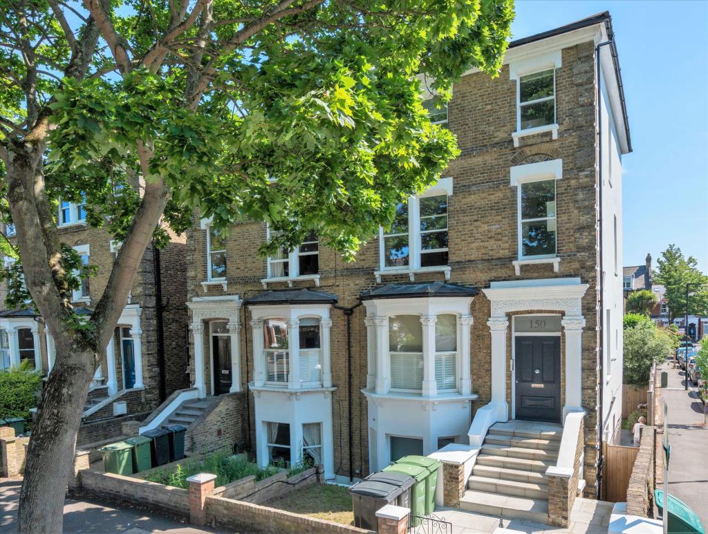 2 bedroom flat for sale in Rosendale Road, West Dulwich London SE21