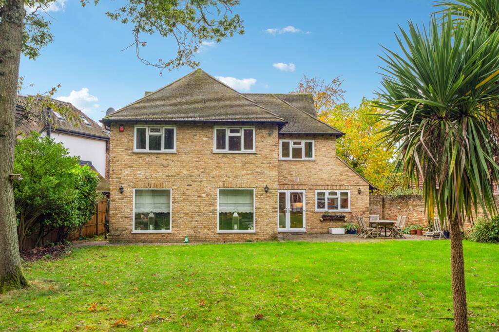 5 bedroom detached house for sale in Ashenden Walk, Farnham Common, SL2