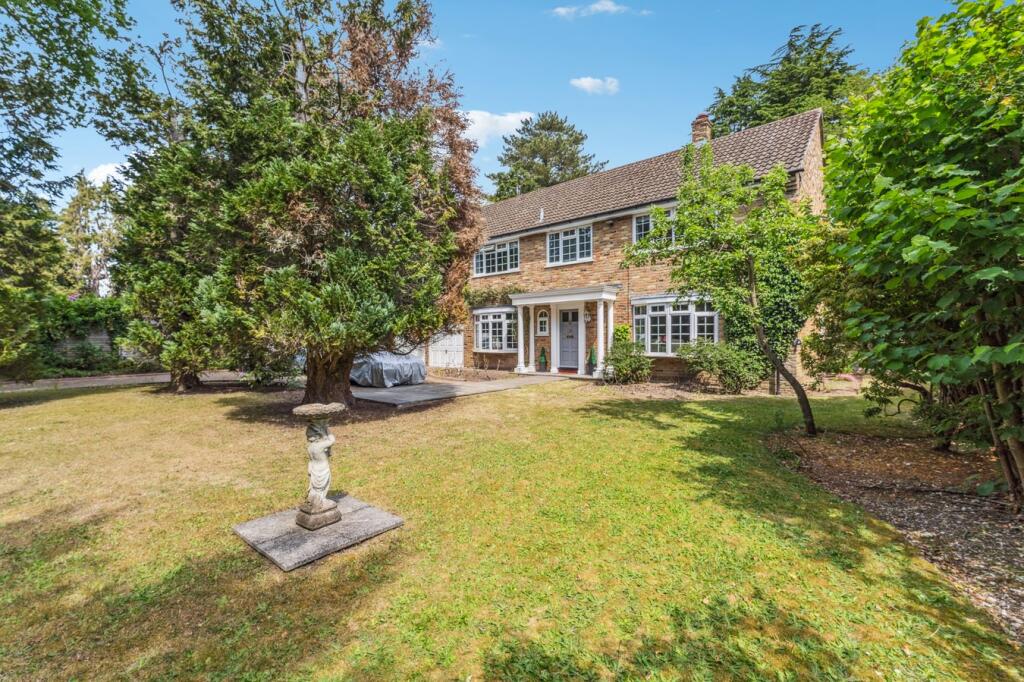 Main image of property: Parsonage Lane, Farnham Common, SL2