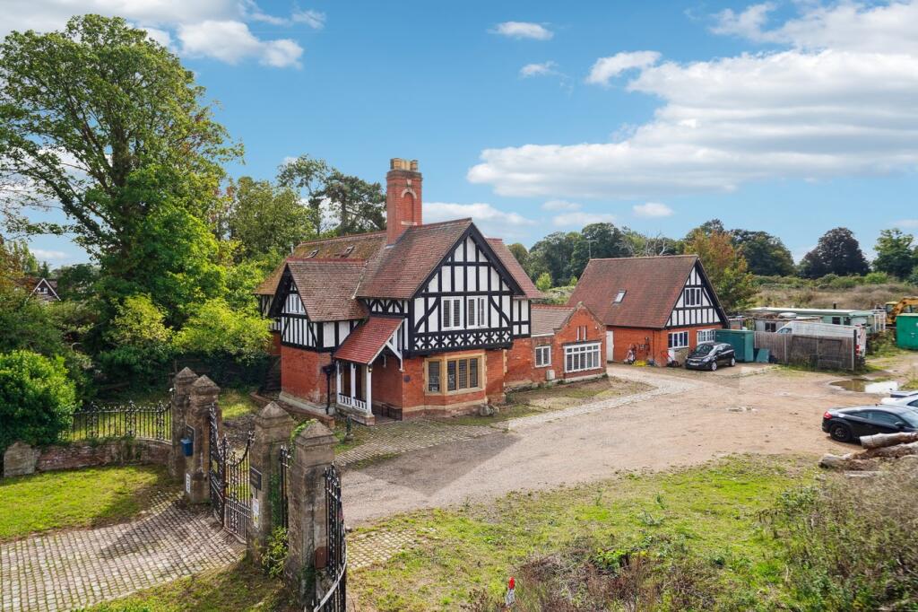 Main image of property: Lower Britwell Road, Slough, SL2