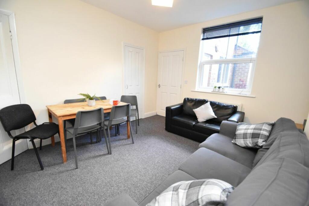 Main image of property: Gilesgate, Durham, DH1