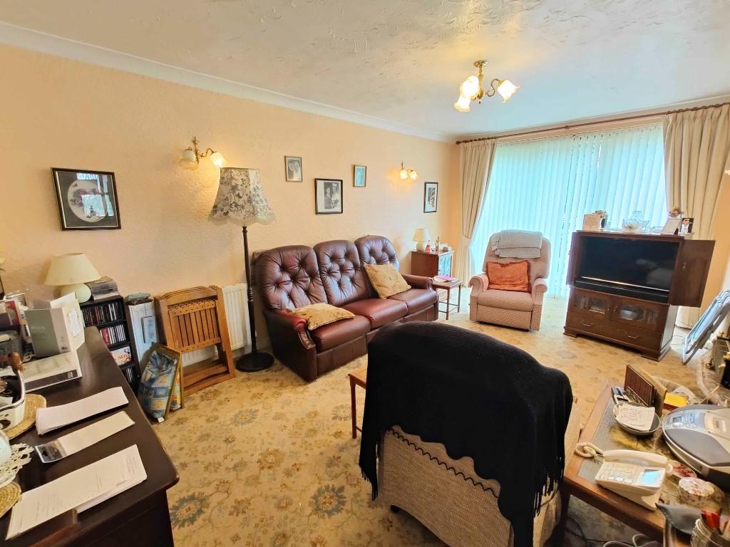 2 bedroom semidetached bungalow for sale in 37 Willowfield Road