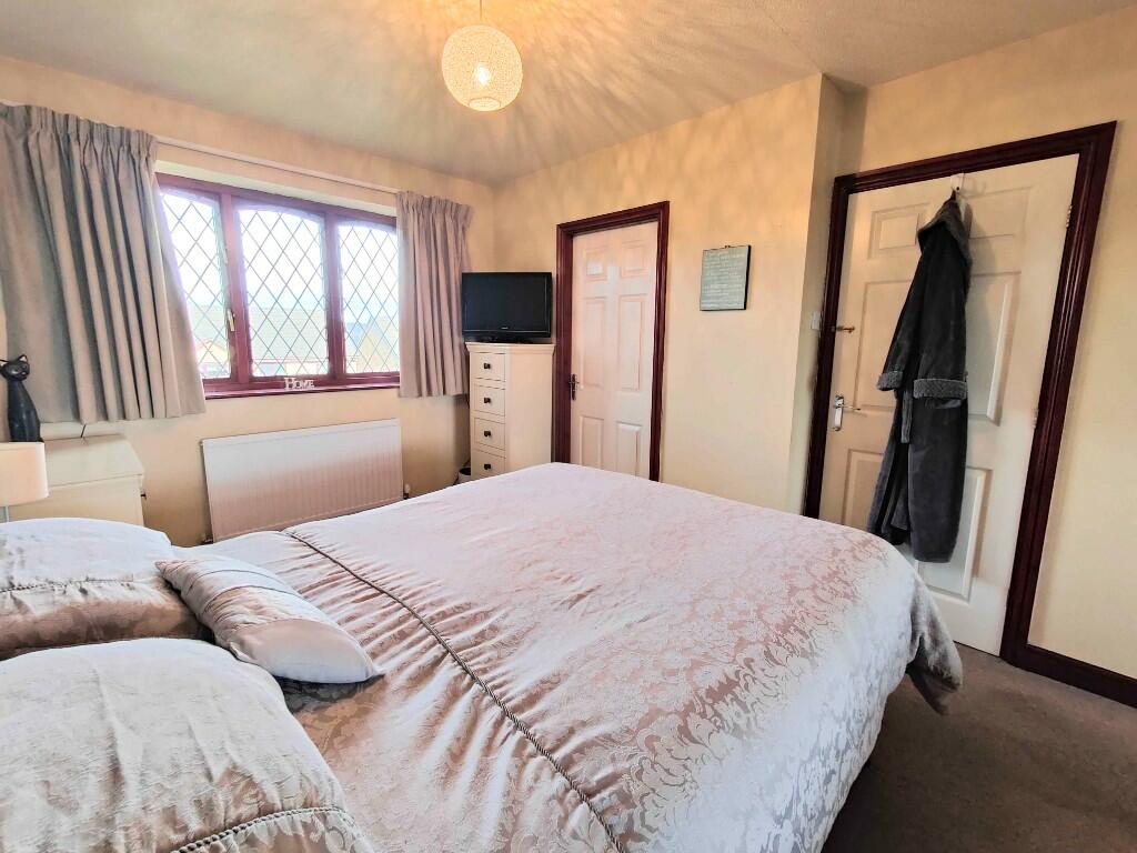 4 bedroom detached house for sale in 6 Calder View, Rastrick, HD6 3DQ, HD6