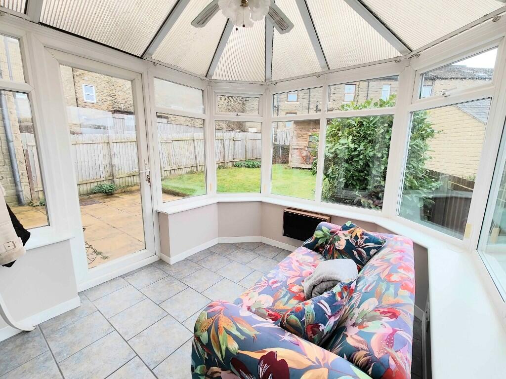 3 bedroom detached house for sale in 3 Hardy Place, Hove Edge, HD6 2PW, HD6