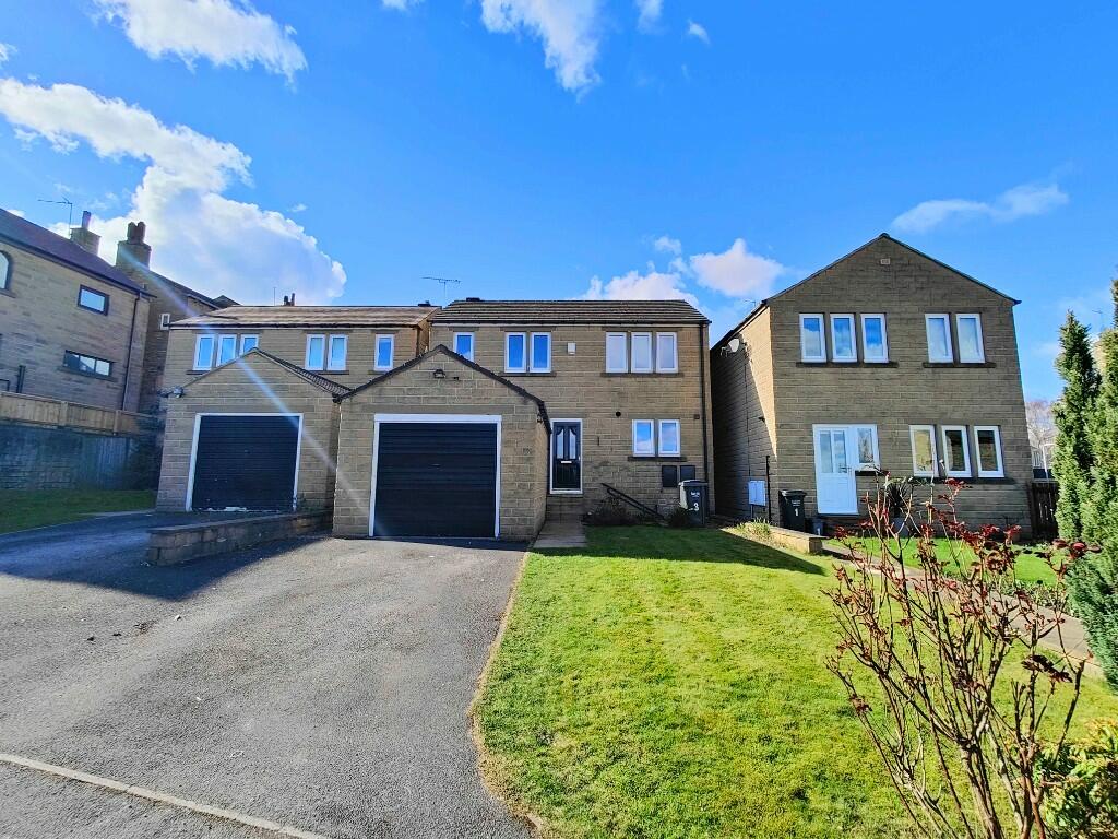 3 bedroom detached house for sale in 3 Hardy Place, Hove Edge, HD6 2PW, HD6