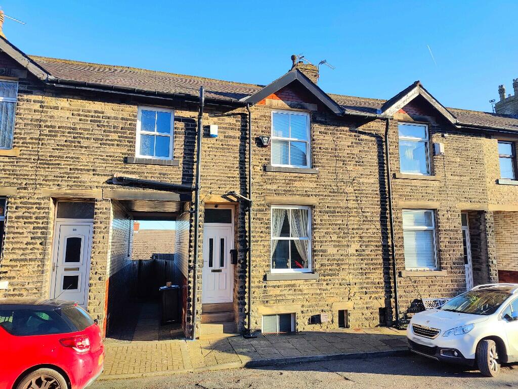 2 bedroom terraced house for sale in 30 Street, Hipperholme, HX3