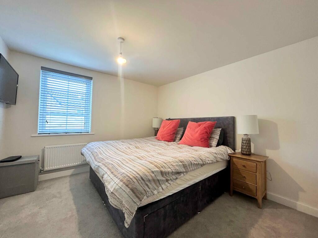 Additional property image - 1 Hebble Close, Clayton, BD14 6FN