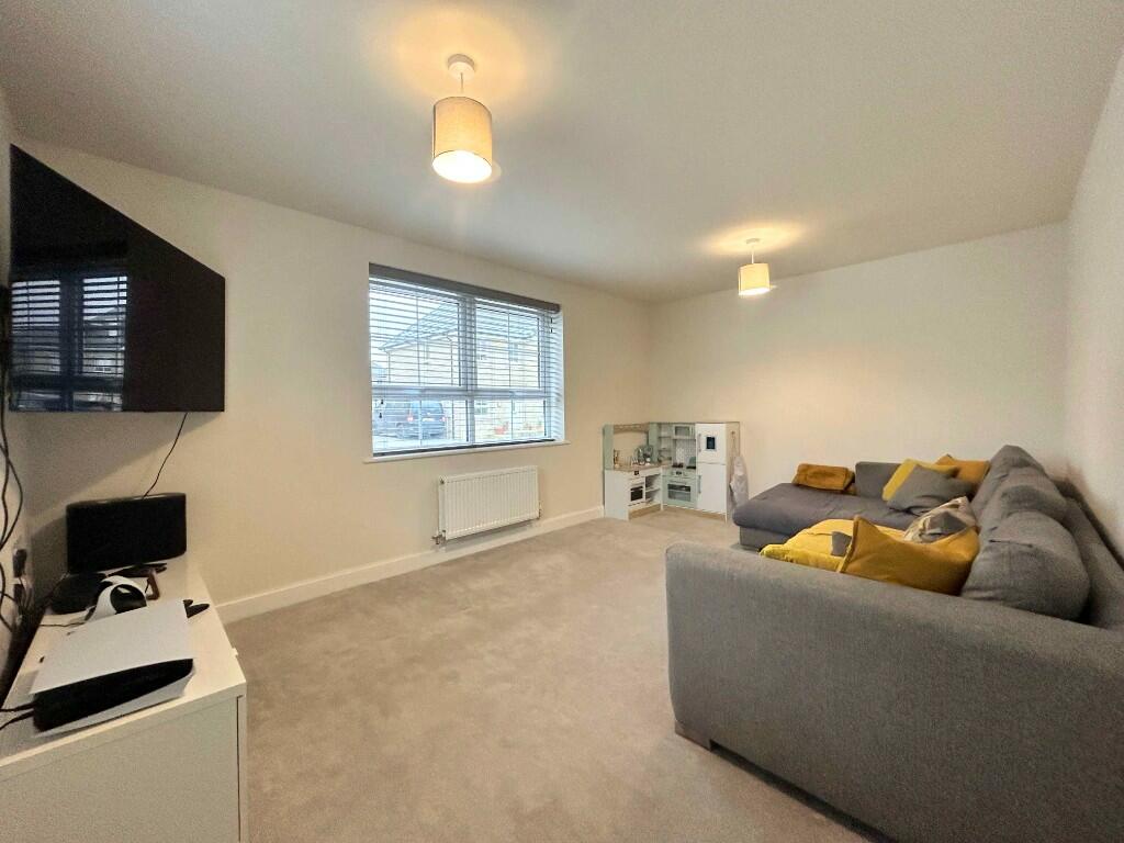 Additional property image - 1 Hebble Close, Clayton, BD14 6FN