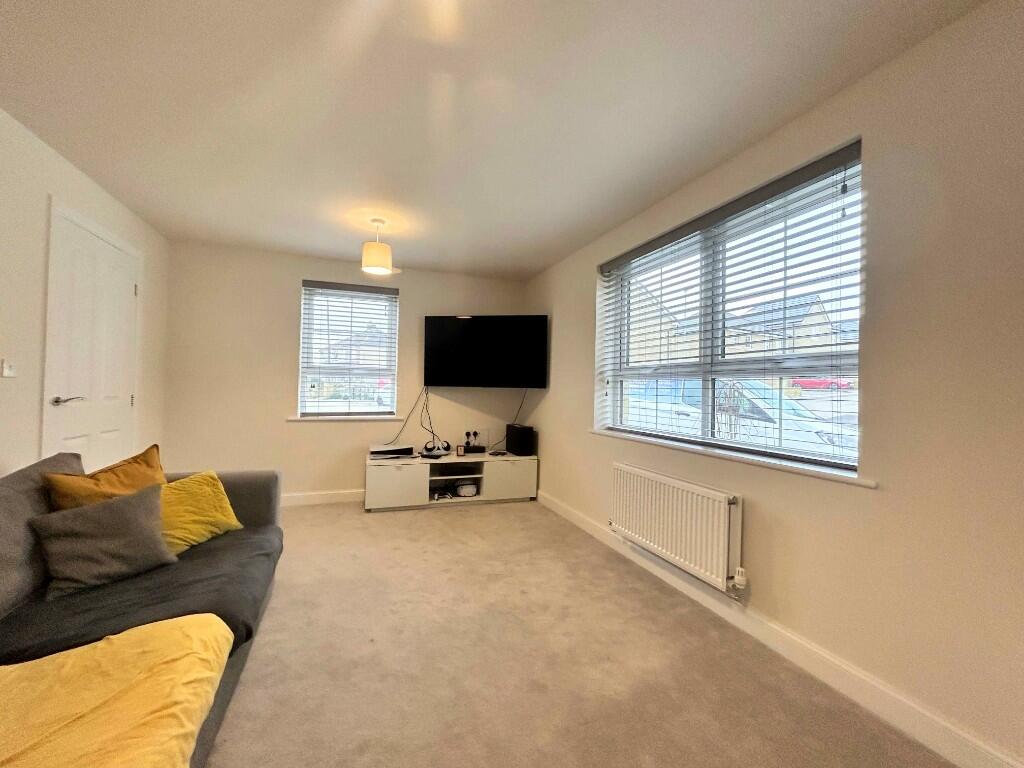 Additional property image - 1 Hebble Close, Clayton, BD14 6FN