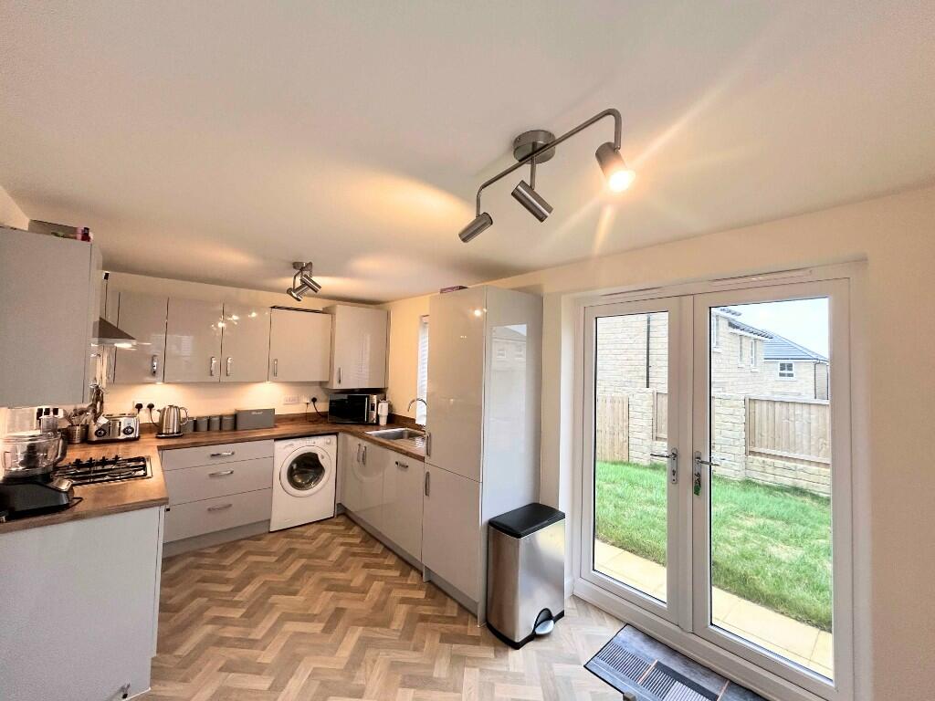 Additional property image - 1 Hebble Close, Clayton, BD14 6FN