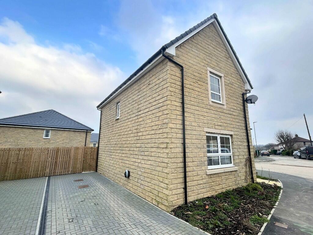 Additional property image - 1 Hebble Close, Clayton, BD14 6FN