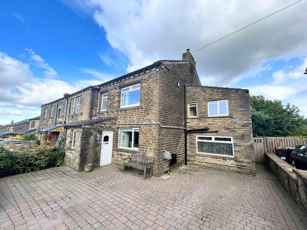 4 bedroom cottage for sale in 913 New Hey Road, Outlane, Huddersfield