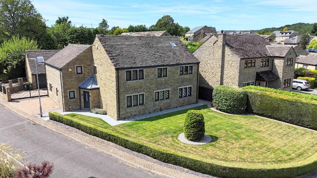 Main image of property: 9 Southedge Close, Hipperholme, HX3 8DW