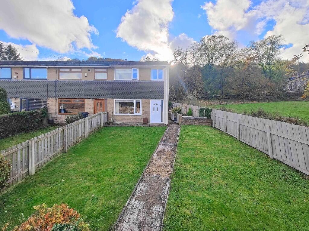 Main image of property: 31 Langdale Crescent, Halifax, HX2 0XA