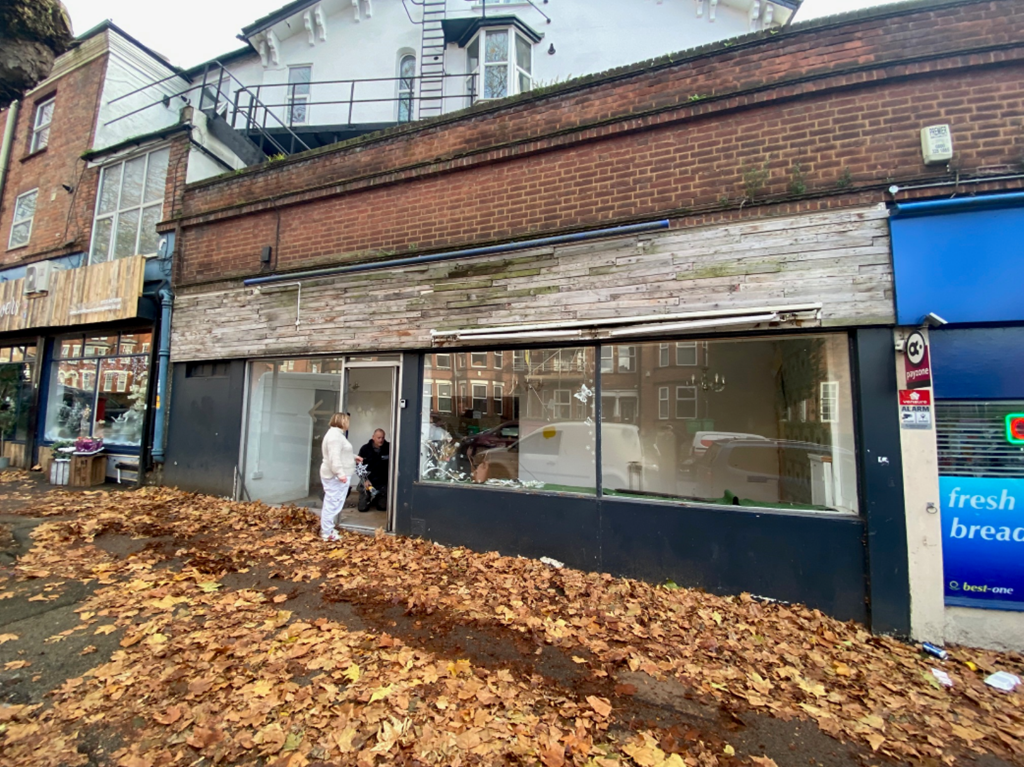 High street retail property to lease in Derby Road, Nottingham