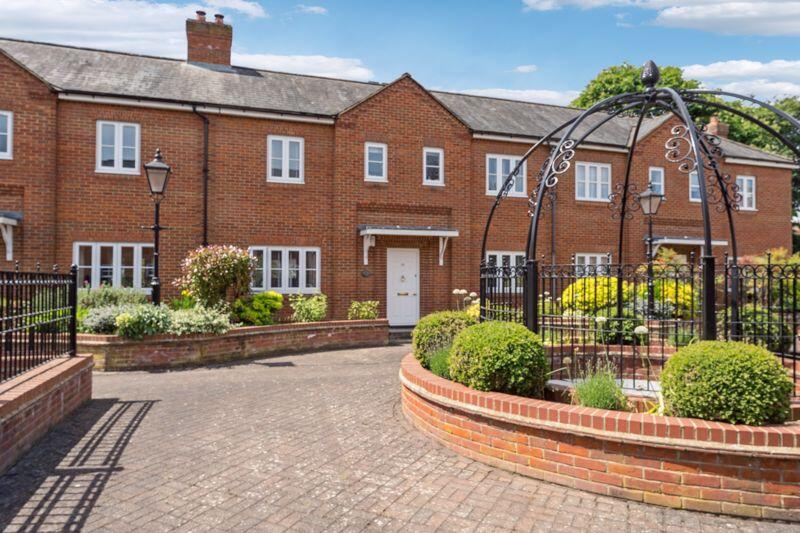 Main image of property: TOWN HOUSE - CENTRAL MARLOW