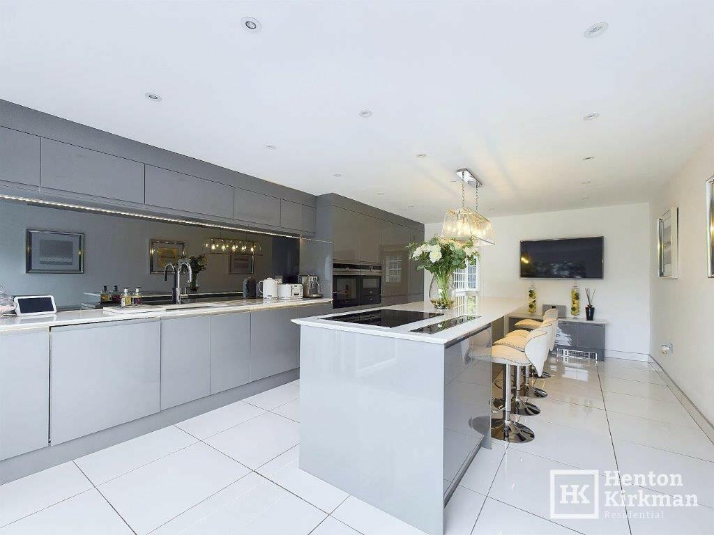 Additional property image - Hawkswood Road, Downham, nr Billericay, CM11 1JZ