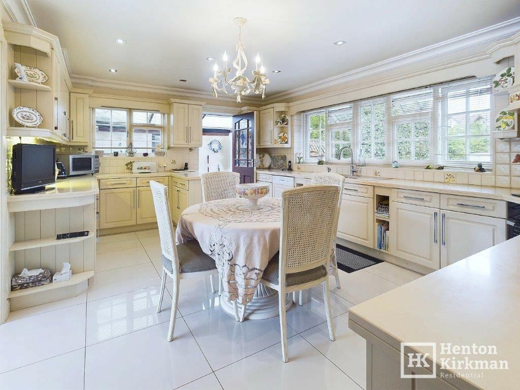 Additional property image - Church Road, Ramsden Bellhouse, Billericay, Essex, CM11 1RR