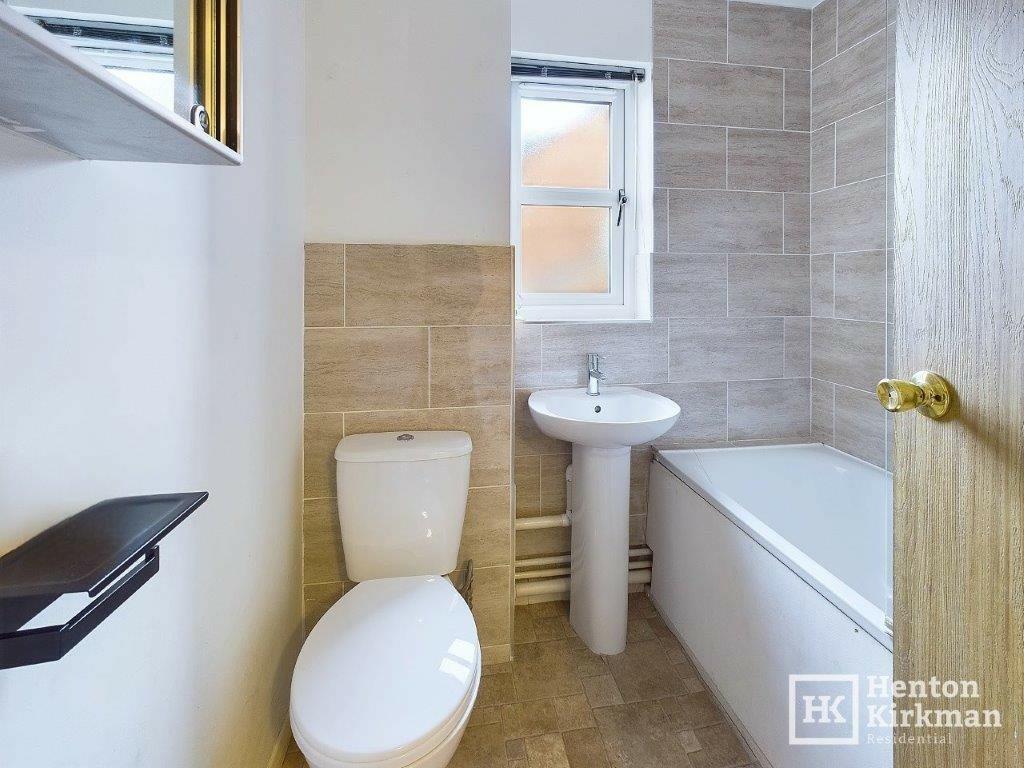 Additional property image - Berkeley Drive, Billericay, Essex, CM12 0YP
