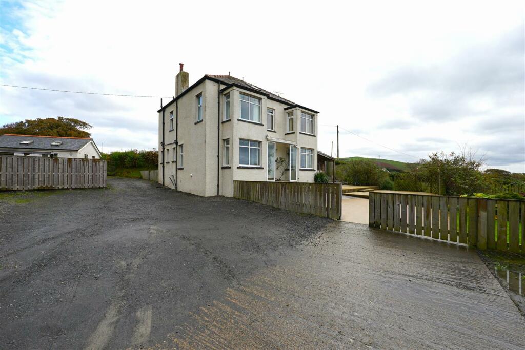 5 bedroom detached house for sale in Hickory House & Hickory Cottage