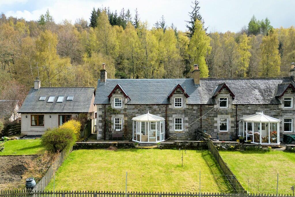 3 bedroom semidetached house for sale in Drumnamuick, Kenmore