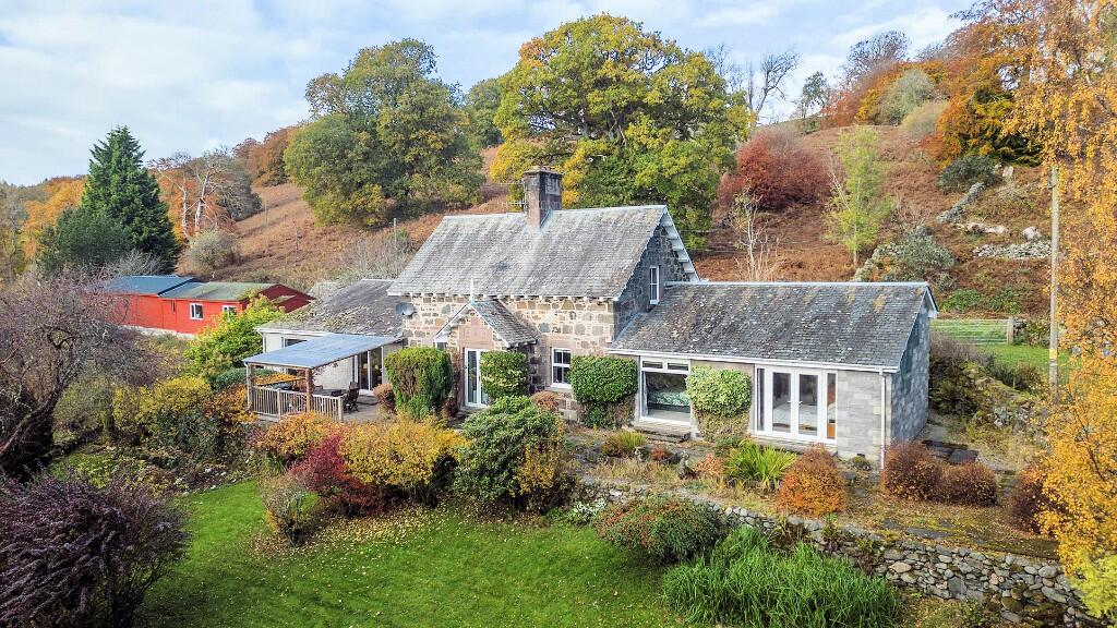 5 bedroom detached house for sale in Conalter Cottage, Ochtertyre