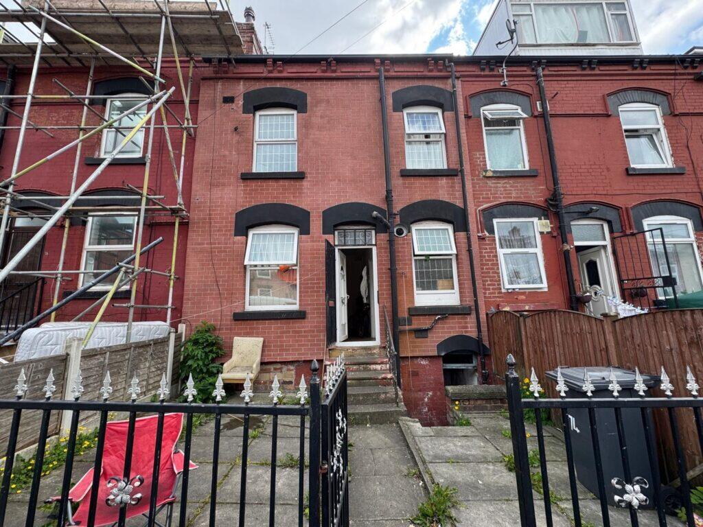 Main image of property: Bayswater Mount, Leeds, LS8