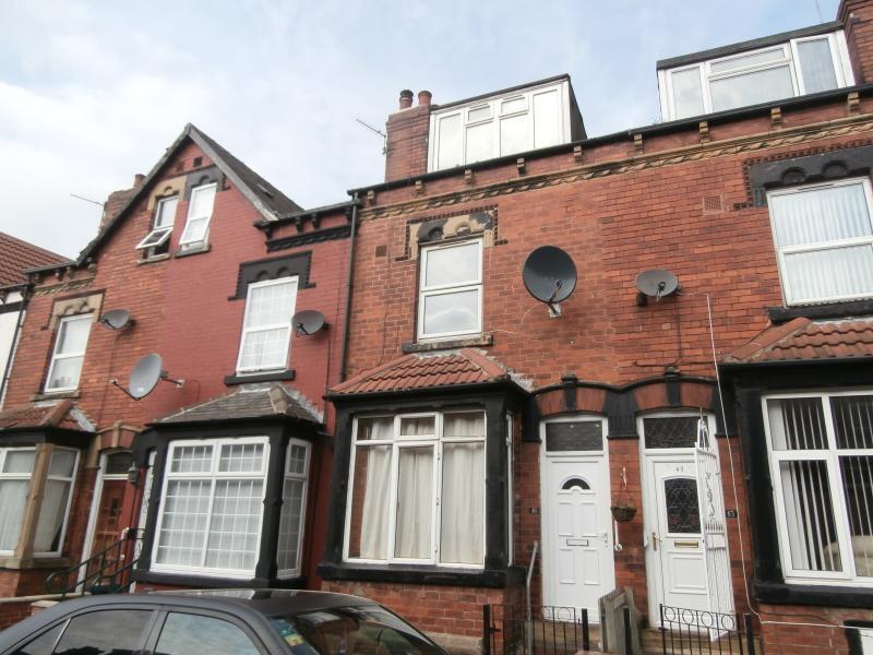 Main image of property: Sandhurst Place, Leeds, LS8