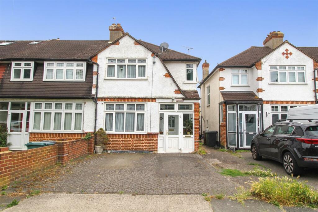 3 bedroom end of terrace house for sale in Green Lanes, West Ewell, KT19