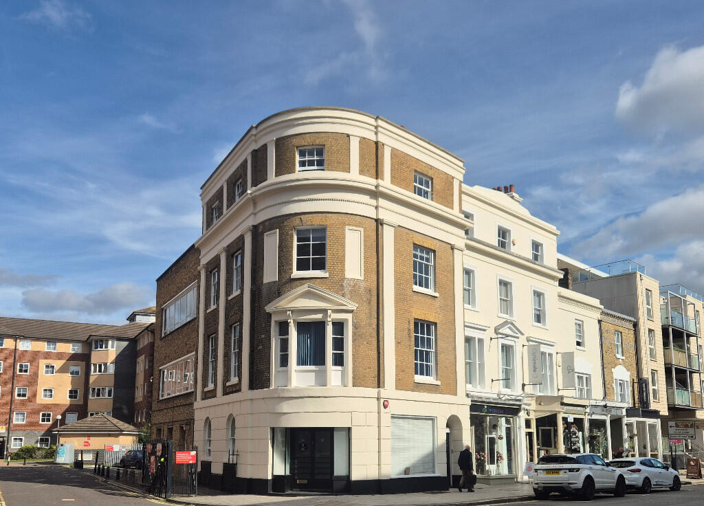 Main image of property: First Floor 1 Canute Road, Southampton, Hampshire, SO14 3FH