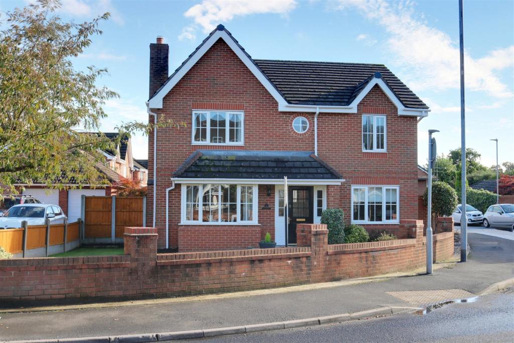 4 bedroom detached house for sale in Poppyfields, Alsager, ST7