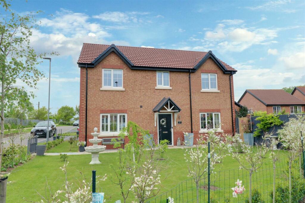 4 bedroom detached house for sale in Christopher Mitford Road, Alsager, ST7