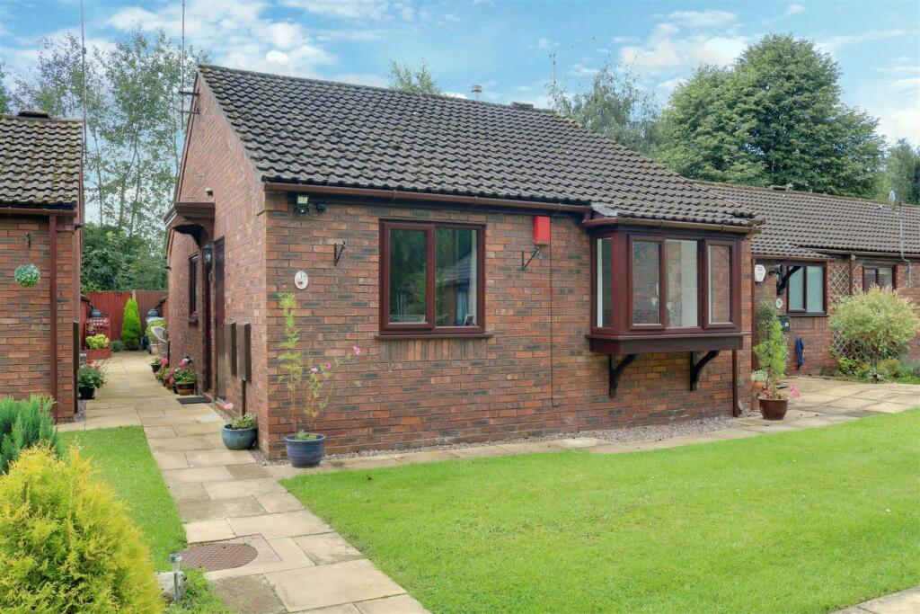 2 bedroom mews property for sale in Ashmead Close, Alsager, ST7