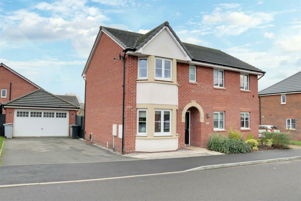 4 bedroom detached house for sale in John Cliff Way, Alsager, ST7