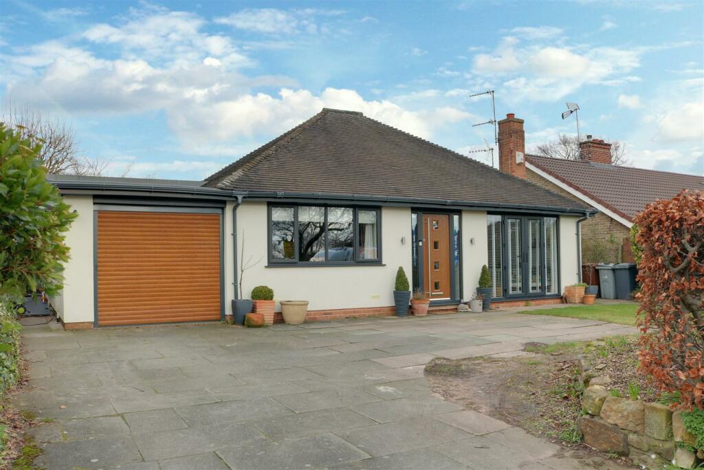 3 bedroom detached bungalow for sale in Pikemere Road, Alsager, ST7