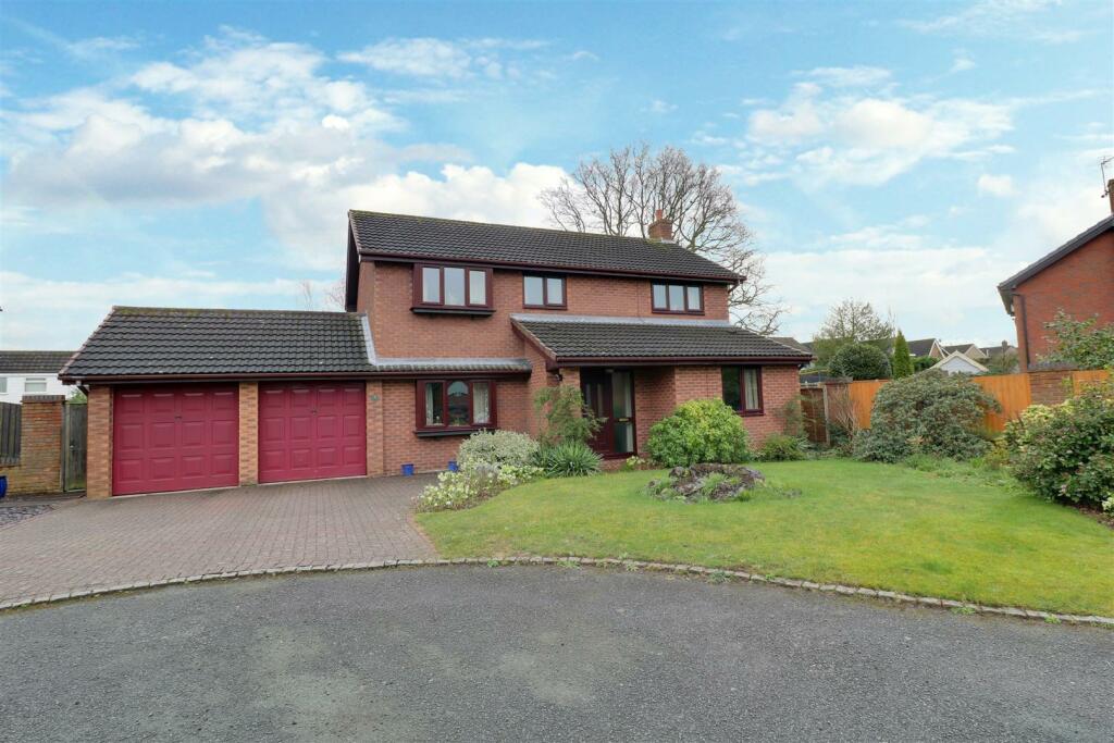 3 bedroom detached house for sale in Ashdale Close, Alsager, ST7