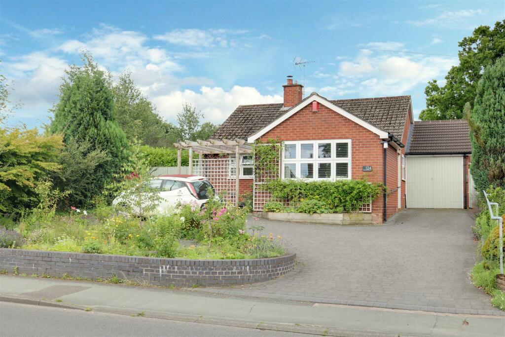 2 bedroom detached bungalow for sale in Sandbach Road North, Alsager, ST7