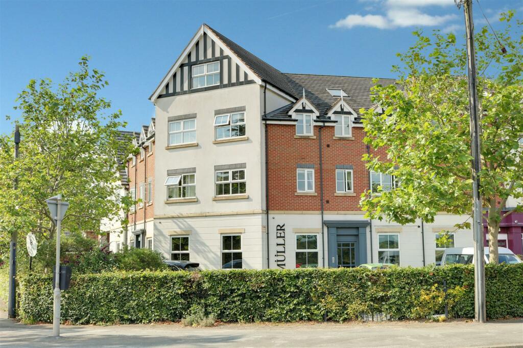 2 bedroom apartment for sale in Crewe Road, Alsager, ST7