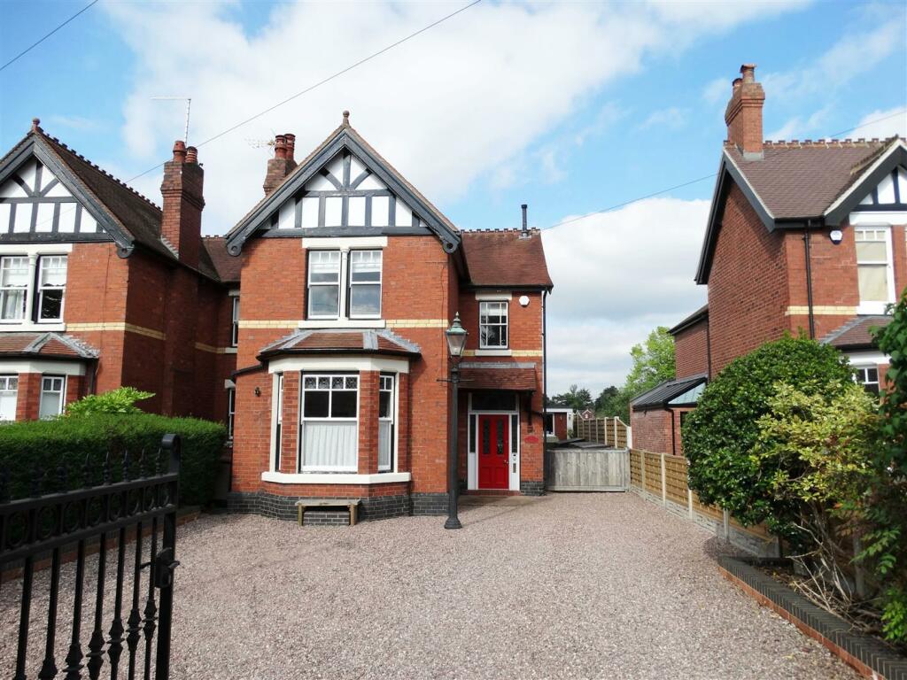 4 bedroom semidetached house for sale in Church Road, Alsager, ST7
