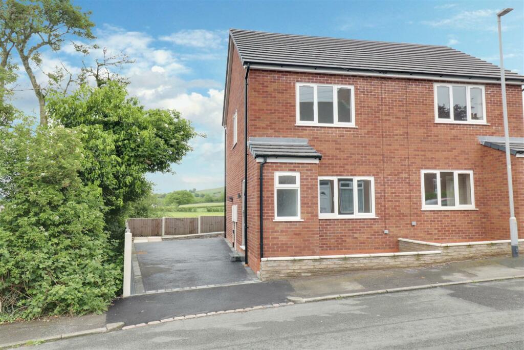 2 bedroom semidetached house for sale in Diglake Street, Bignall End